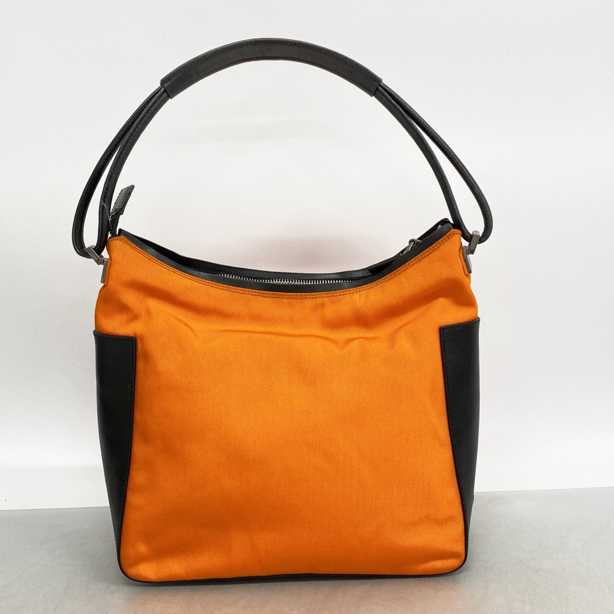 【6ee6286-k】グッチ ショルダーバッグ 001 3766 ナイロン オレンジ ブラック シルバー金具【中古】レディース