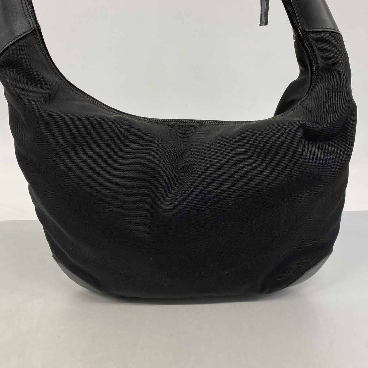 【6fa0283-k】グッチ ショルダーバッグ 001 4157 ナイロンキャンバス ブラック ゴールド金具【中古】レディース