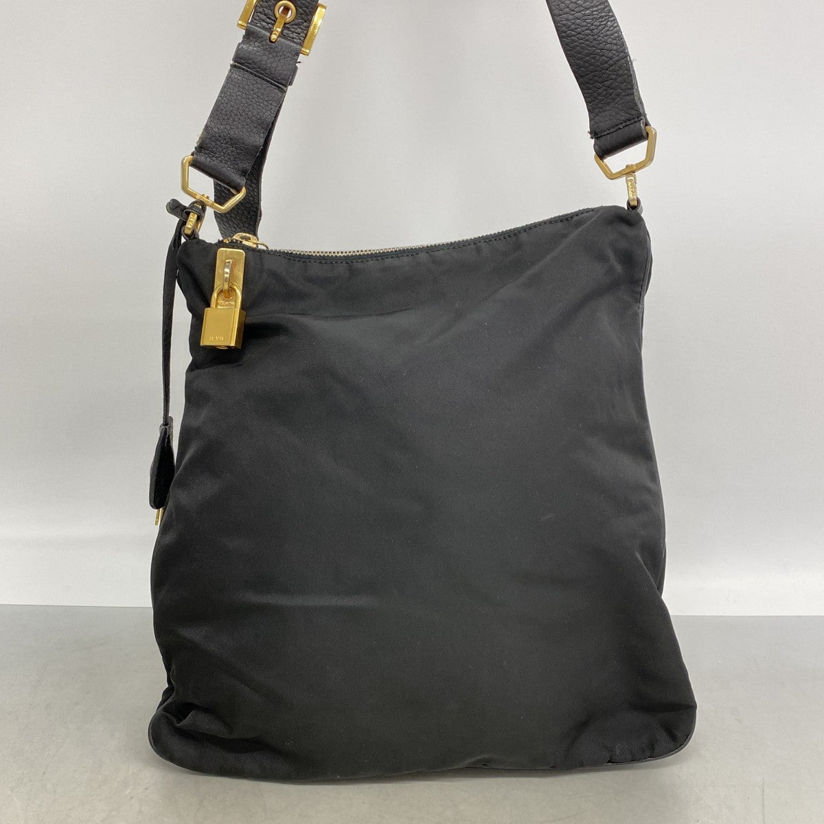 【6fd6261】プラダ ショルダーバッグ テスート ナイロン ブラック ゴールド金具【中古】レディース