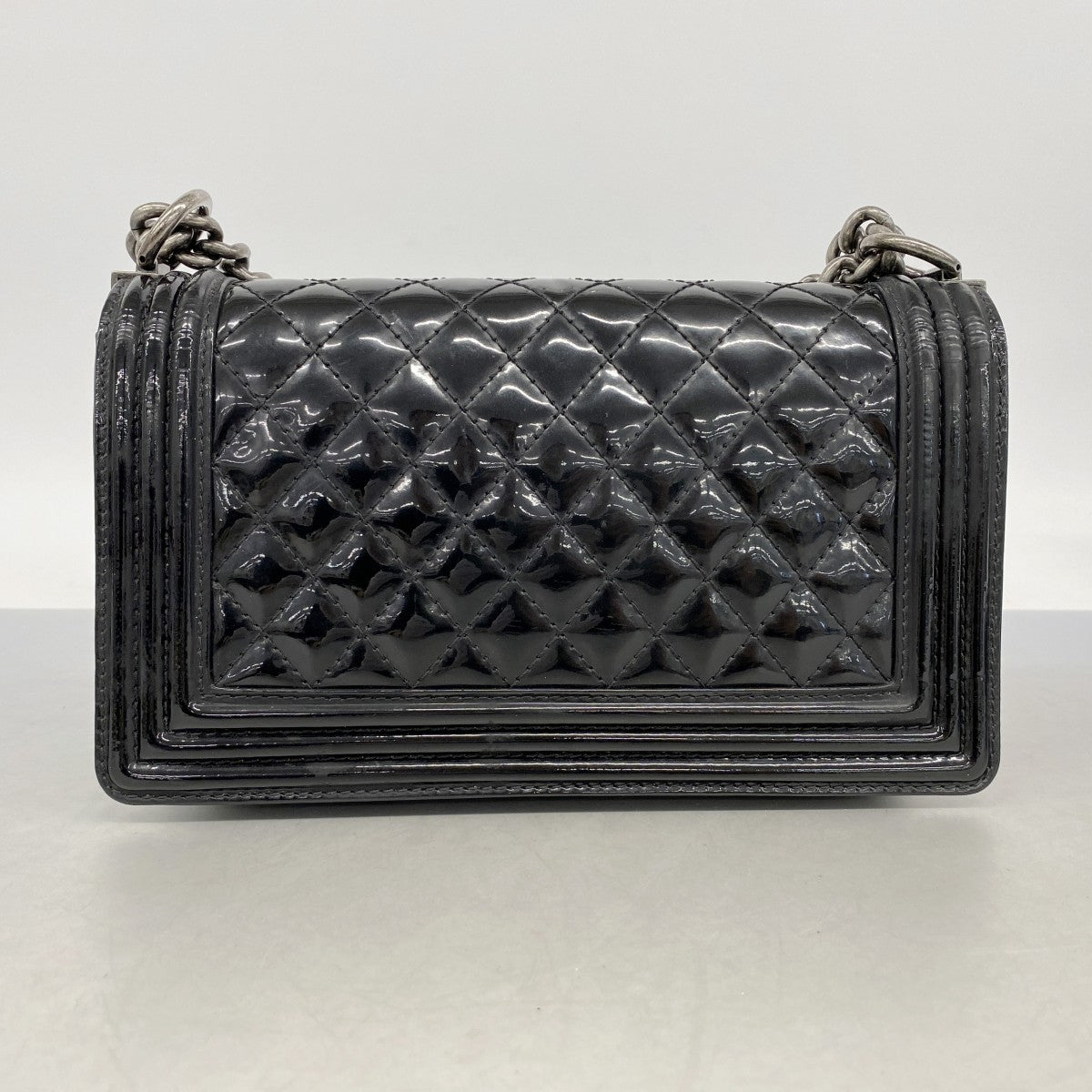 【6ga0191-k】シャネル ショルダーバッグ ボーイシャネル チェーンショルダー パテントレザー ブラック シルバー金具【中古】レディース