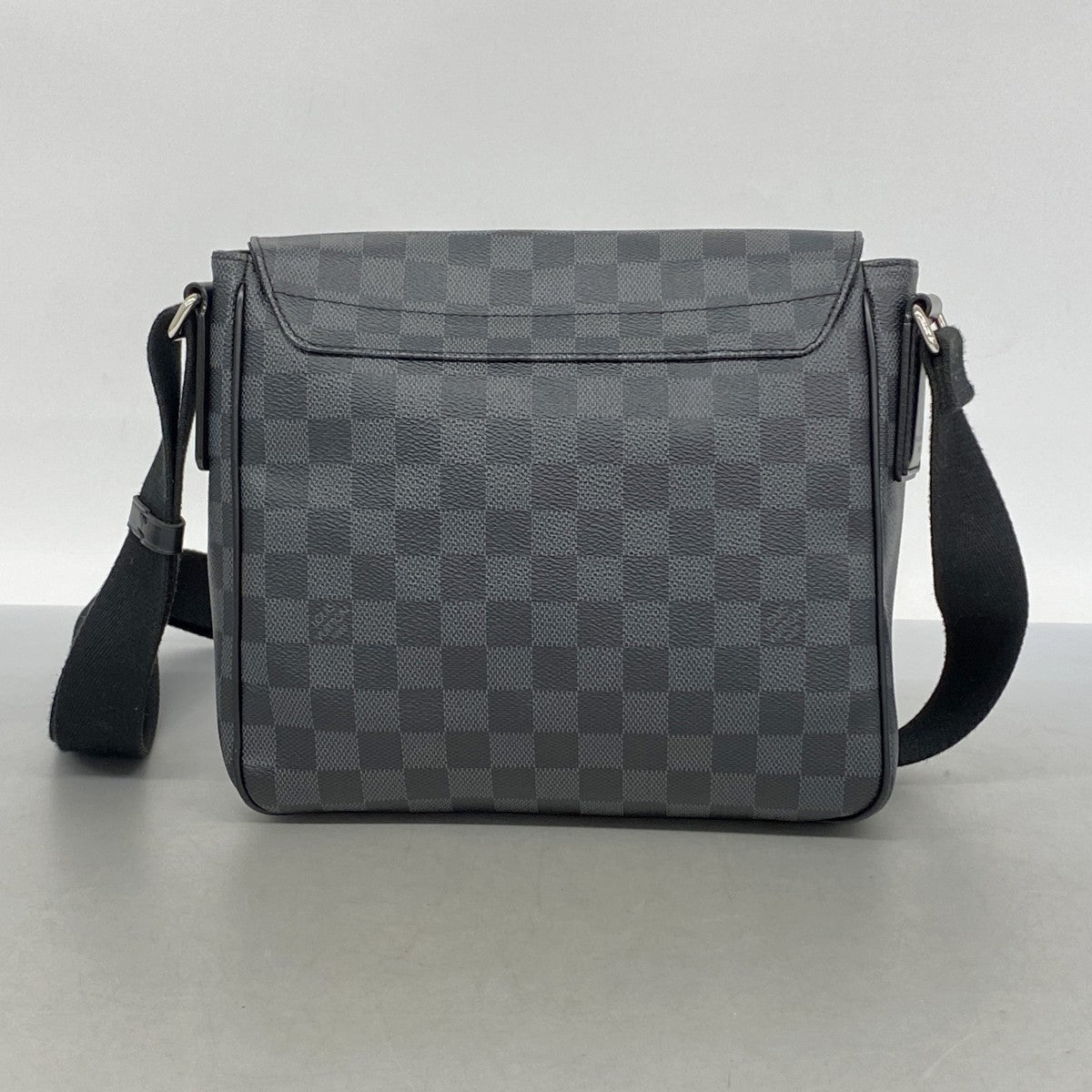 【6gc2439-k】ルイヴィトン ショルダーバッグ ダミエ・グラフィット ディストリクトPM N41260 ブラック グレー【中古】メンズ