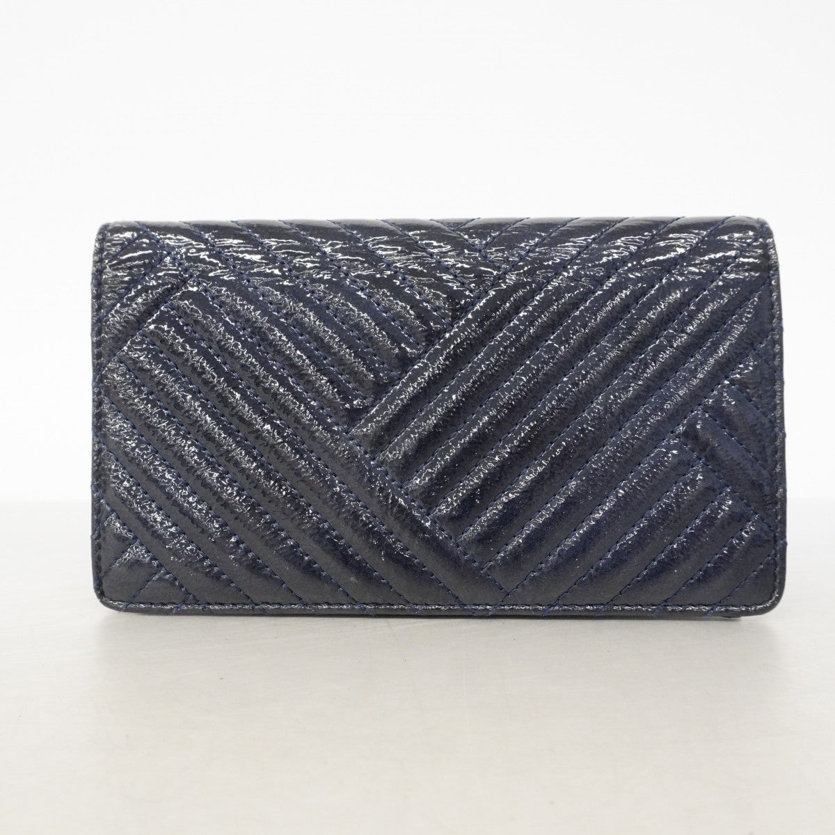 【6gc2850-k】シャネル 長財布 Vステッチ パテントレザー ネイビー シルバー金具【中古】レディース