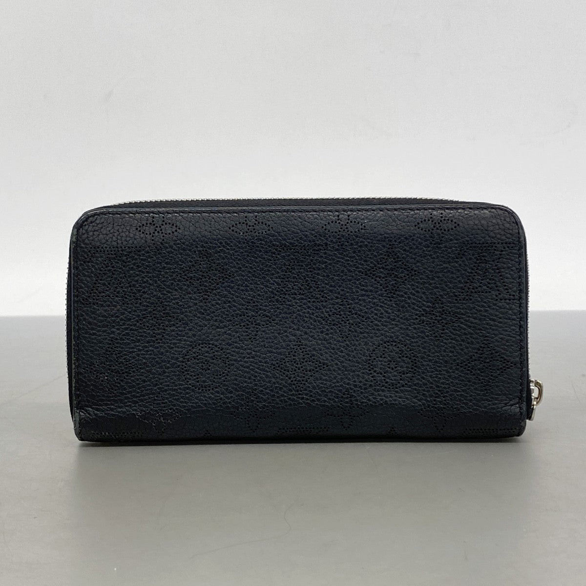 【6gd3912-k】ルイヴィトン 長財布 マヒナ ジッピーウォレット M61867 ノワール【中古】レディース