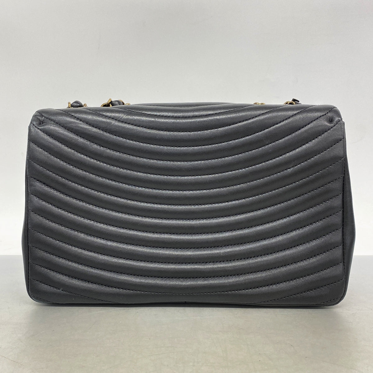 【6ge6490-k】シャネル ショルダーバッグ Wチェーン パゴダフラップ ラムスキン ブラック ゴールド金具【中古】レディース