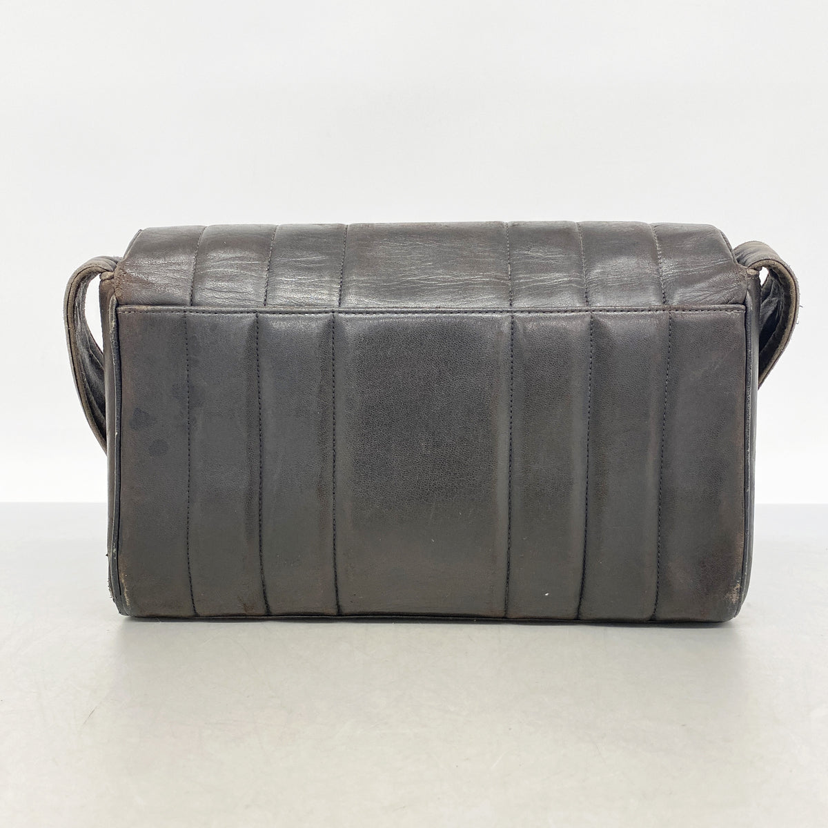 【6hd3120】シャネル ショルダーバッグ ラムスキン ブラック ゴールド金具【中古】レディース
