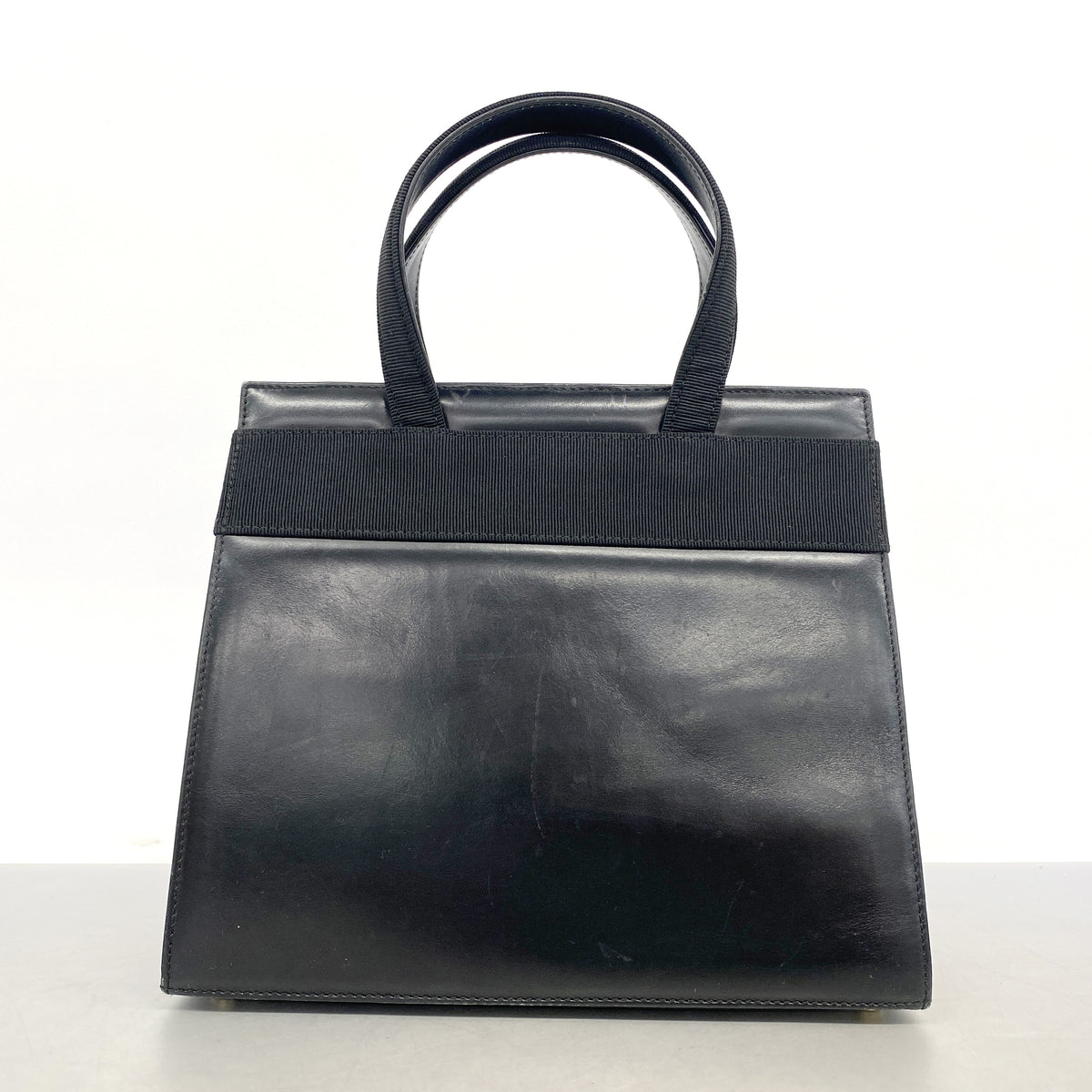 【6he4678】サルヴァトーレフェラガモ ハンドバッグ ヴァラ レザー ブラック ゴールド金具【中古】レディース