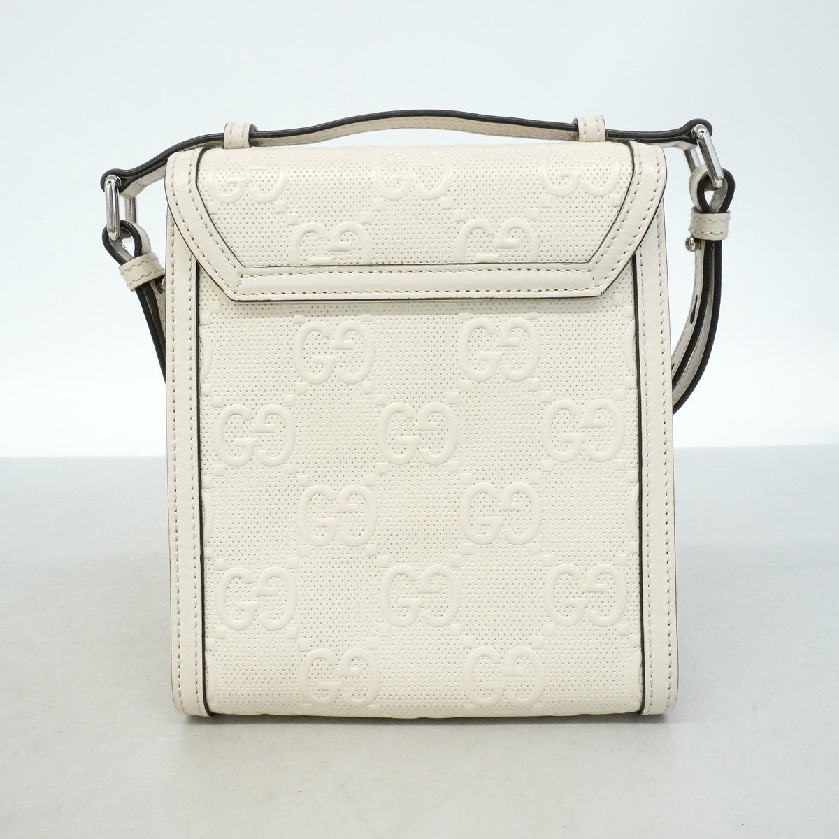 【6he5430】グッチ ショルダーバッグ GGエンボス 625782 レザー ホワイト シルバー金具【中古】レディース