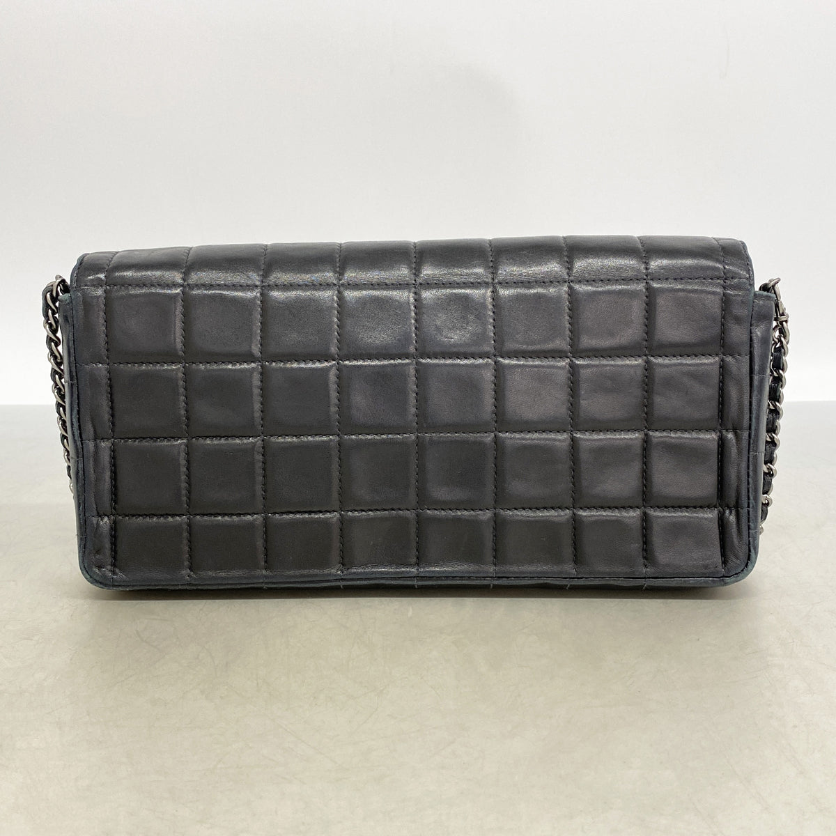 【6ia0609-k】シャネル ショルダーバッグ チョコバー チェーンショルダー ラムスキン ブラック シルバー金具【中古】レディース