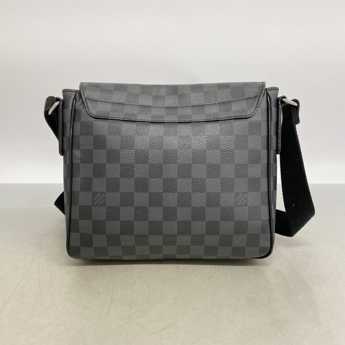 【6ib1689】ルイヴィトン ショルダーバッグ ダミエ・グラフィット ディストリクトPM N41260 ブラック グレー【中古】メンズ