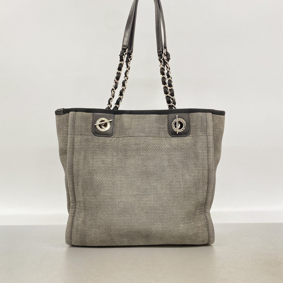 【6ib2305】シャネル チェーントート ドーヴィル キャンバス グレー シルバー金具【中古】レディース