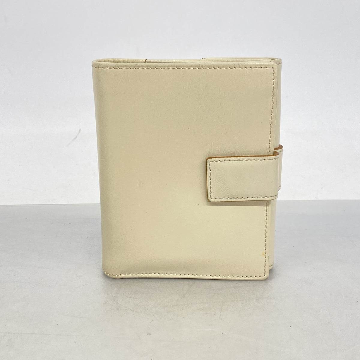 【6ic3396】サルヴァトーレフェラガモ 財布 ヴァラ レザー アイボリー シルバー金具【中古】レディース