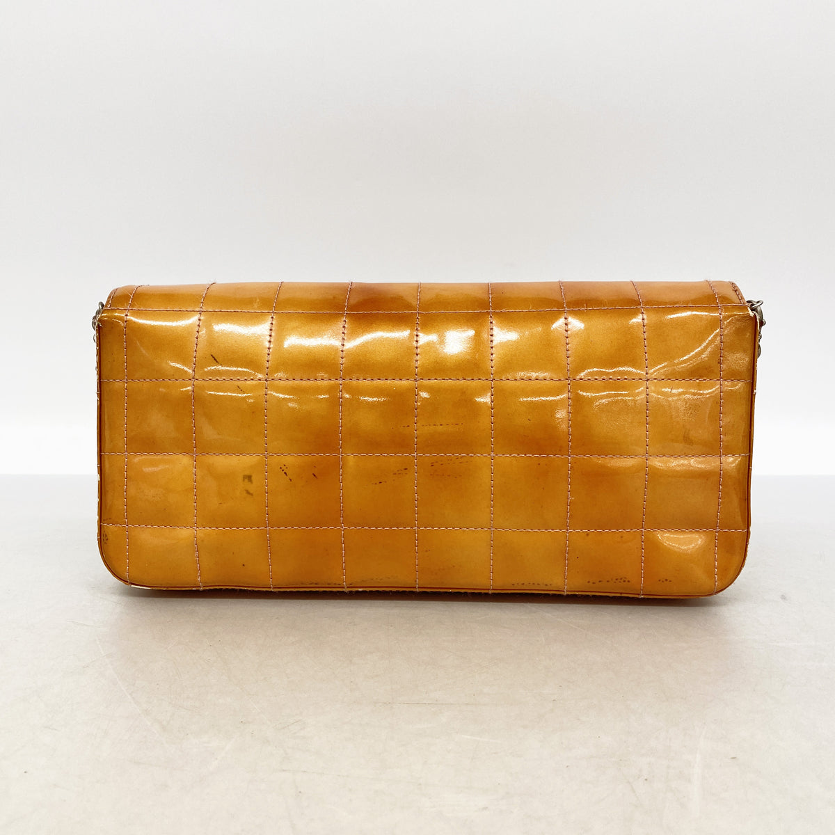 【6ic3534】シャネル ショルダーバッグ チョコバー チェーンショルダー パテントレザー オレンジ シルバー金具【中古】レディース