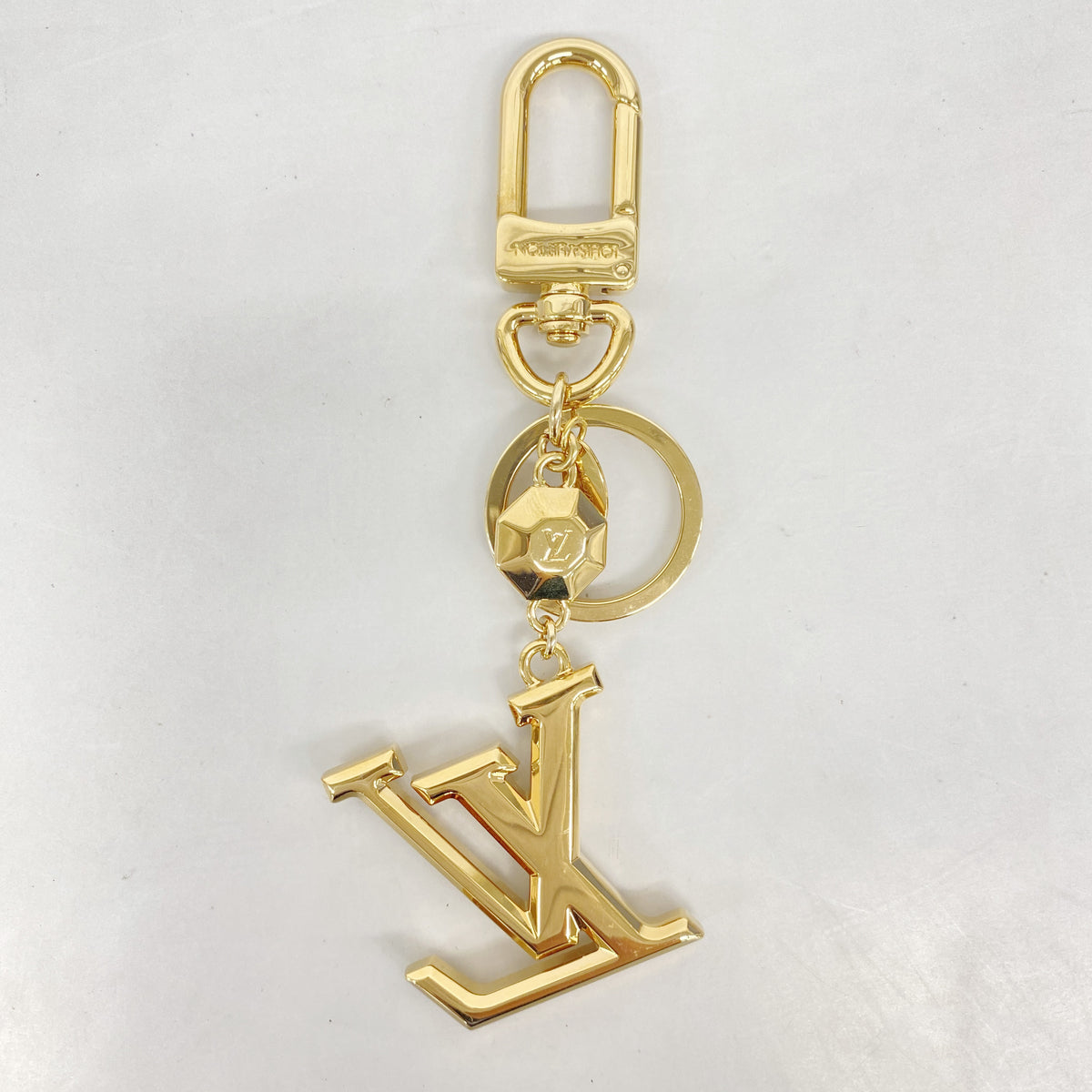 【6ic4679】ルイヴィトン キーホルダー・チャーム キーホルダーLVファセット M65216 ゴールド【中古】レディース