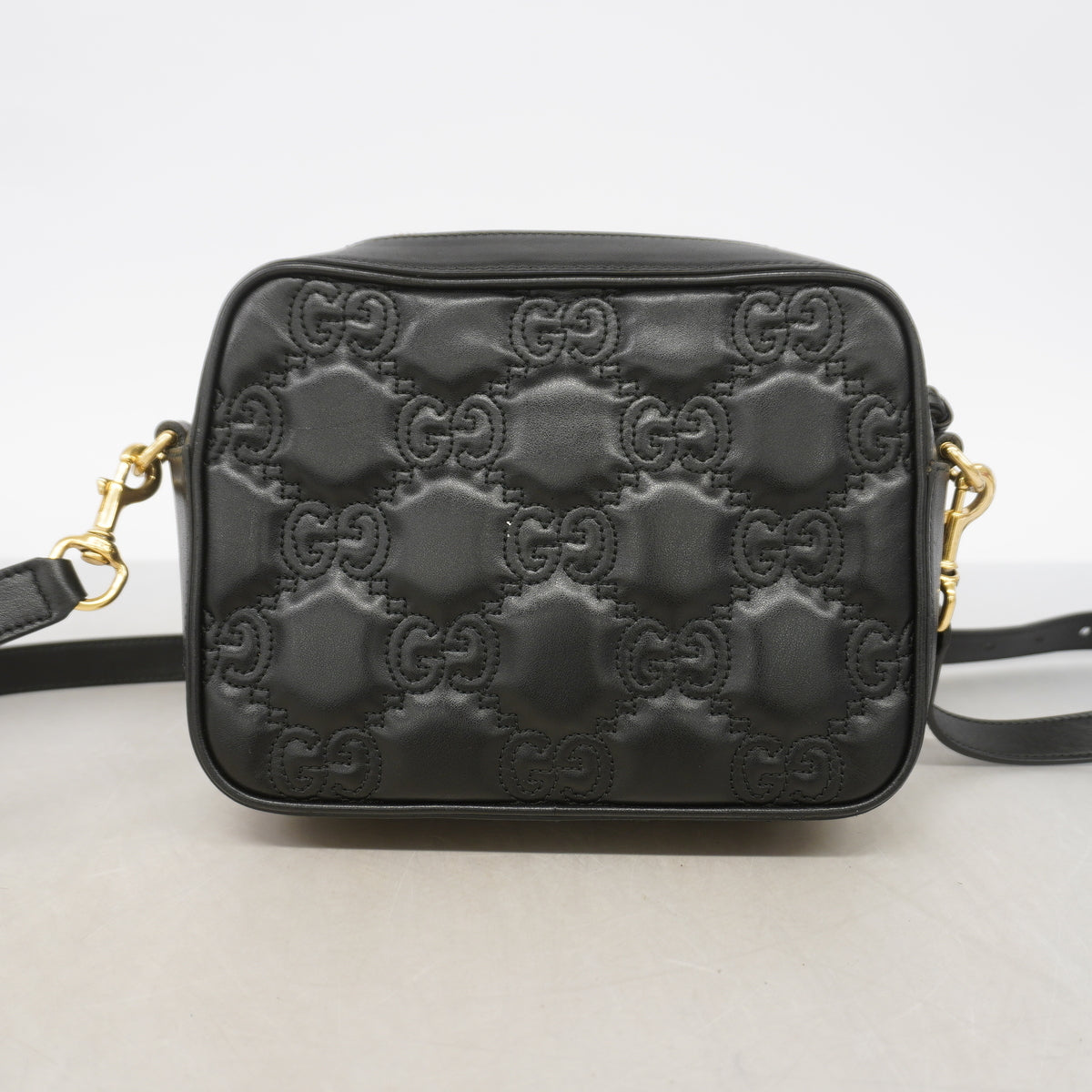【6id4842】グッチ ショルダーバッグ GGマトラッセ 702234 レザー ブラック ゴールド金具【中古】レディース