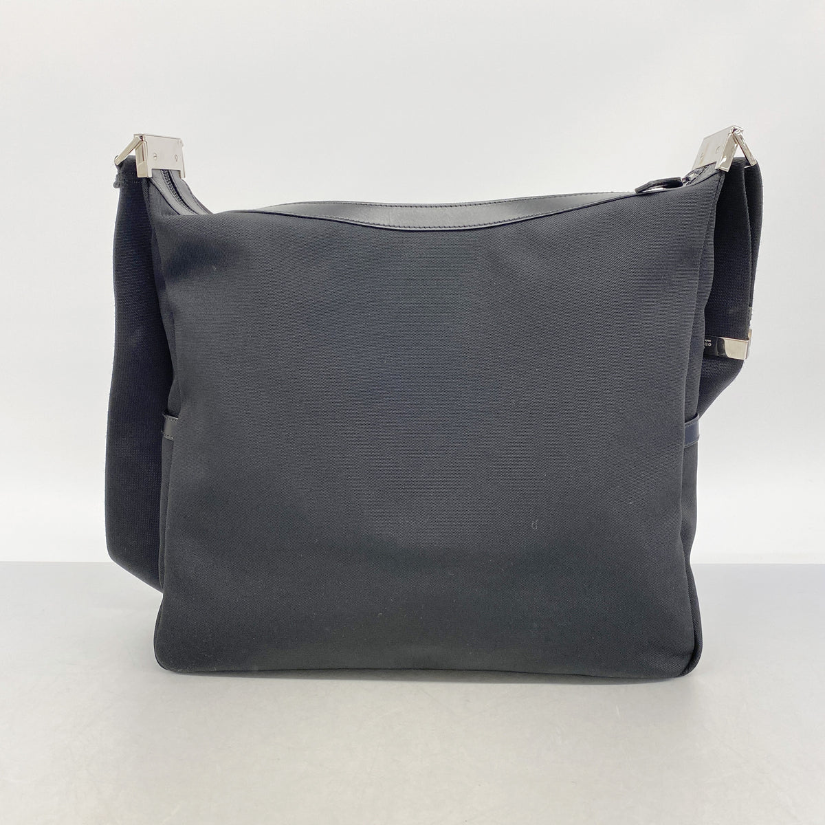 【6id5207】グッチ ショルダーバッグ 019 0418 ナイロン ブラック シルバー金具【中古】メンズ