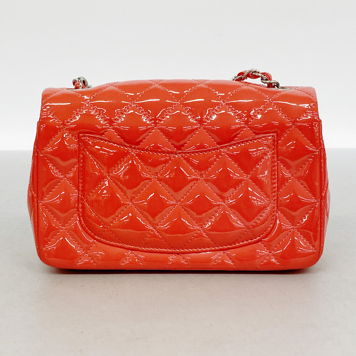 【6id5885】シャネル ショルダーバッグ マトラッセ チェーンショルダー パテントレザー レッド シルバー金具【中古】レディース