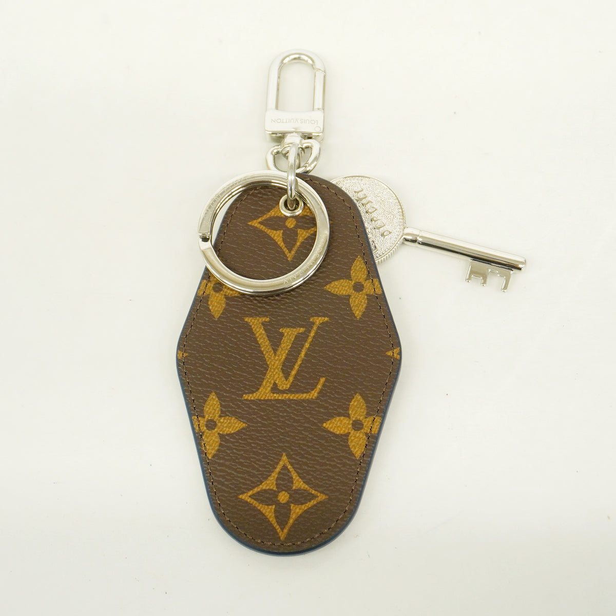 【6id5931】ルイヴィトン キーホルダー・チャーム モノグラム LVクルーズ M02700 ブルー シルバー【中古】メンズ