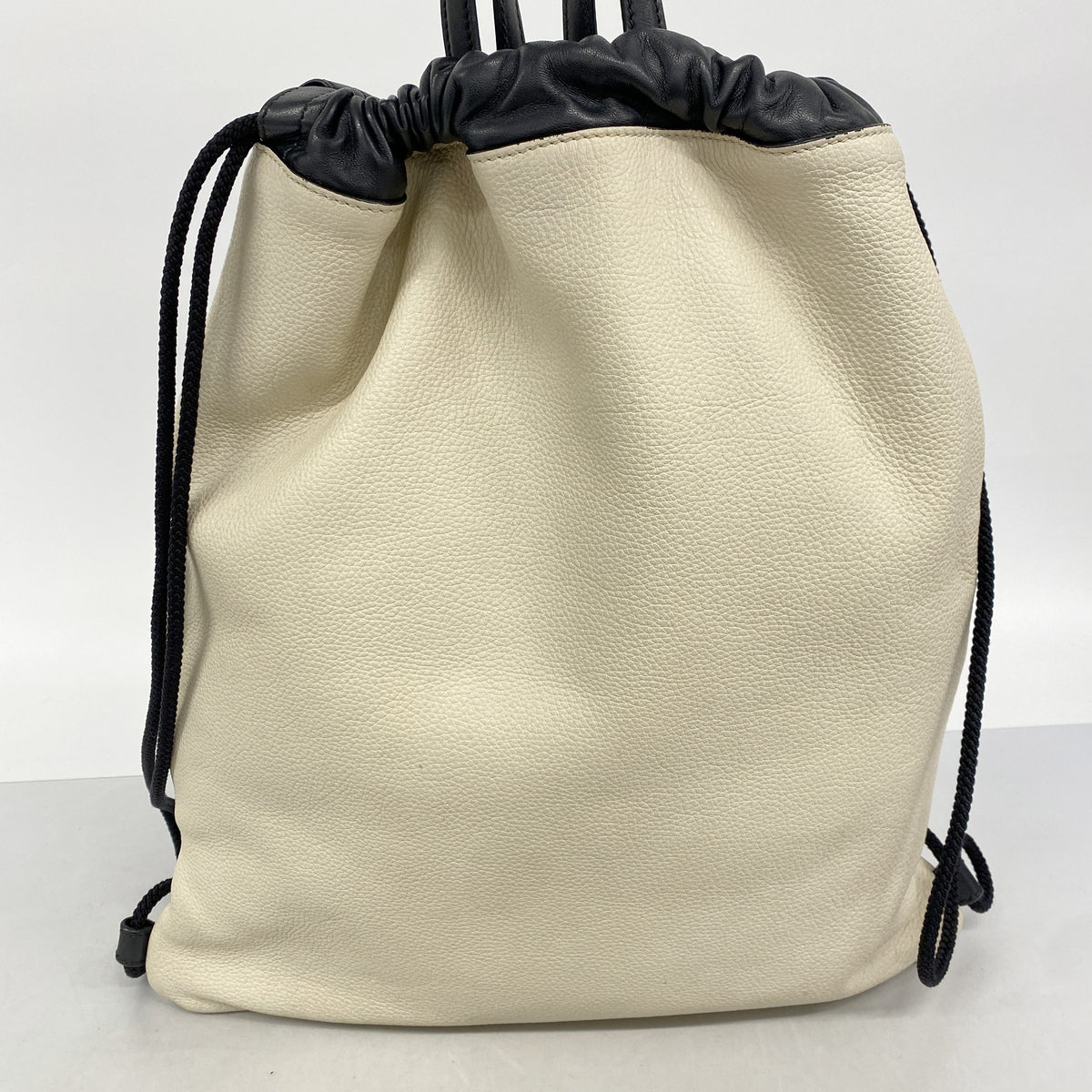 【6ie7282】グッチ リュック・デイパック ドローストリング 494053 レザー アイボリー【中古】レディース