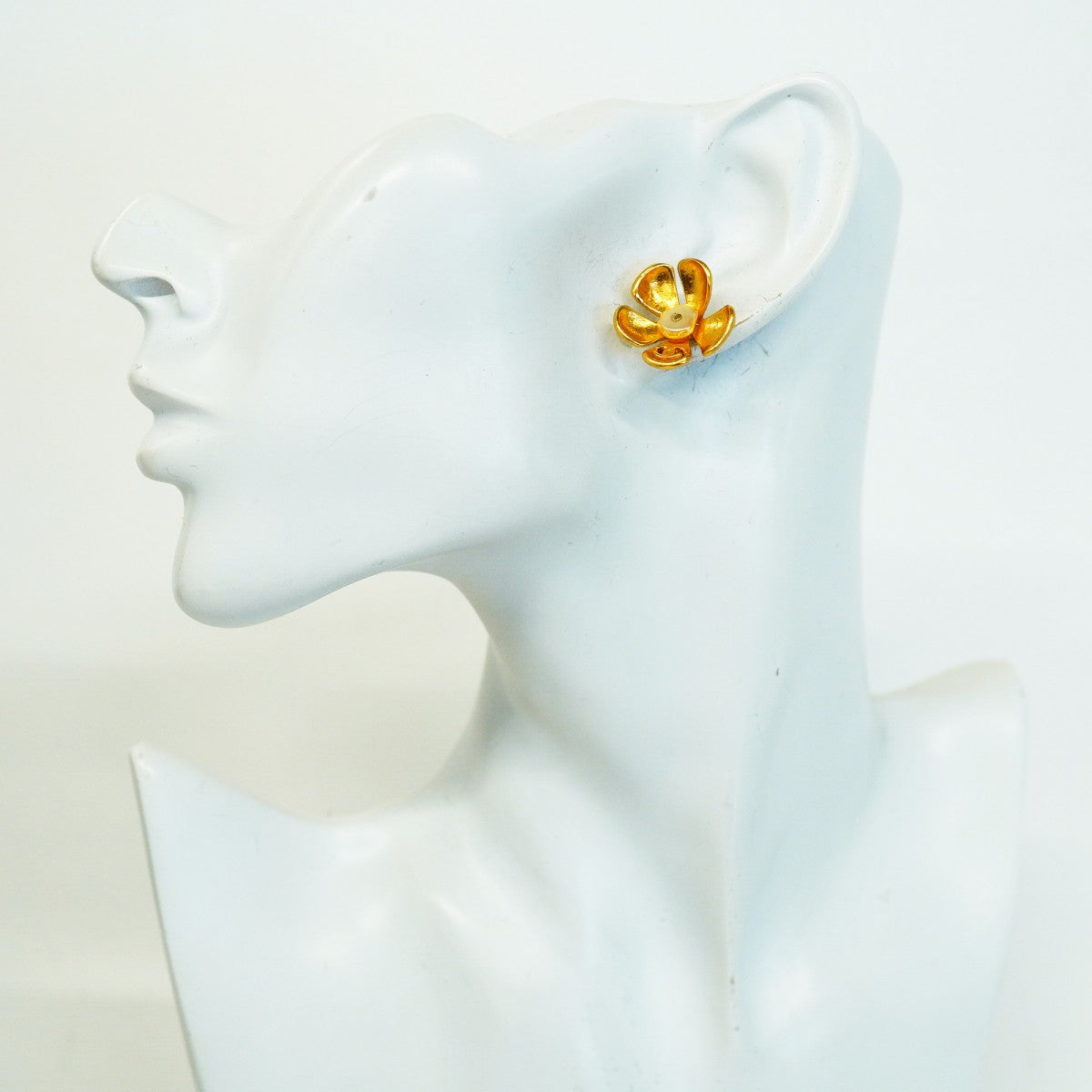 【6jdb0931-k】シャネル ピアス ココマーク フラワーモチーフ GPメッキ フェイクパール ゴールド【中古】レディース