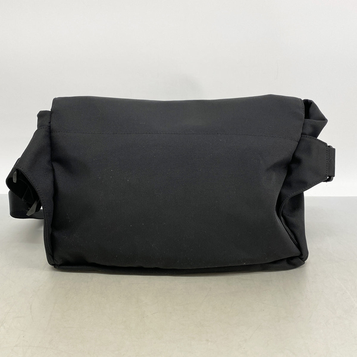 【6ka0478】シャネル ショルダーバッグ スポーツ ナイロン ブラック シルバー金具【中古】メンズ レディース ユニセックス