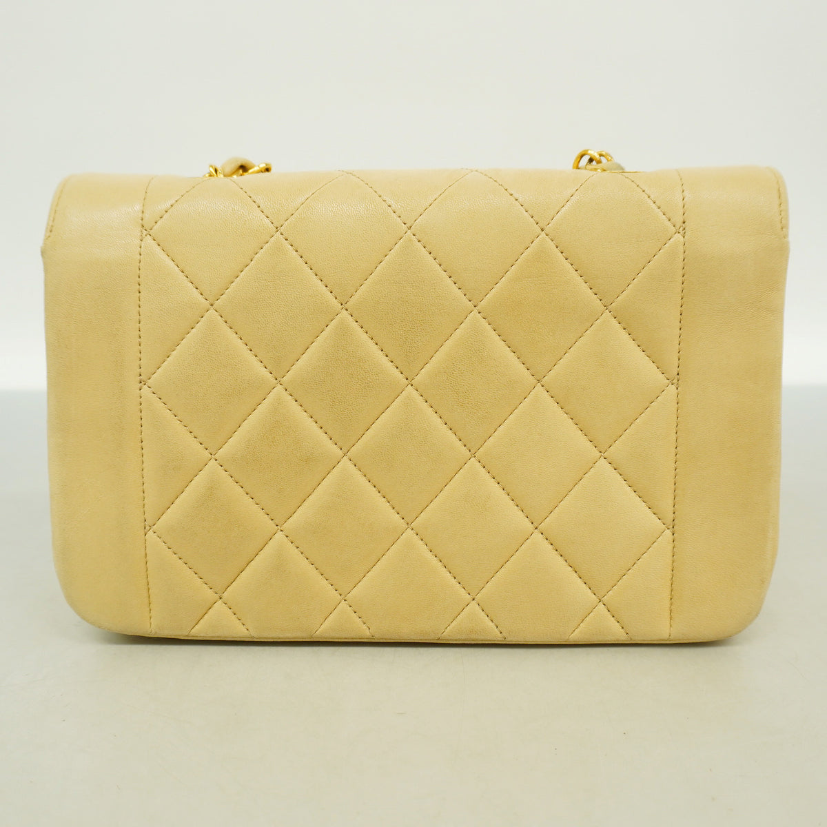 【6kb1719】シャネル ショルダーバッグ ダイアナ チェーンショルダー ラムスキン ベージュ ゴールド金具【中古】レディース
