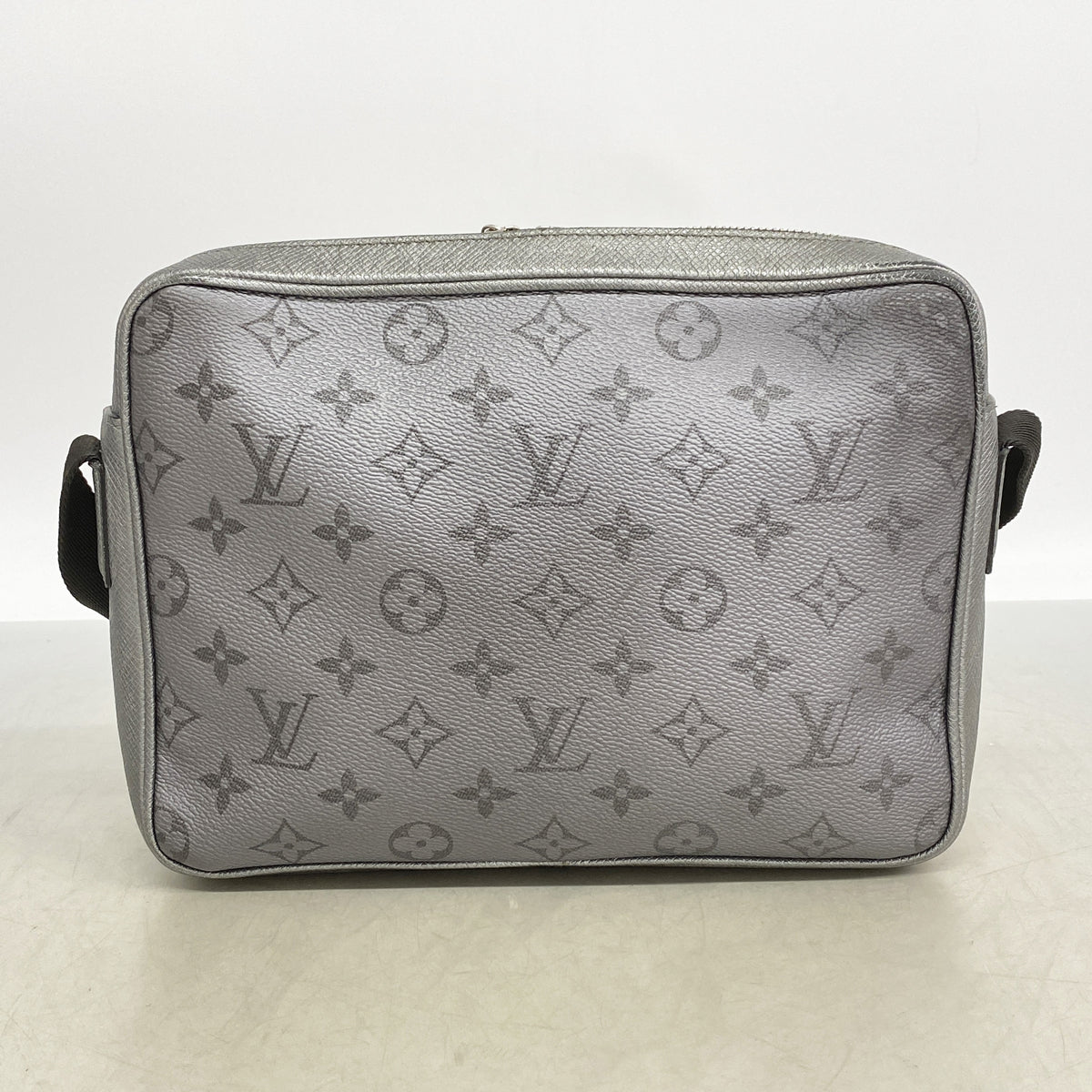 【6kc3199】ルイヴィトン ショルダーバッグ タイガラマ アウトドアメッセンジャーPM M30830 シルバー【中古】メンズ