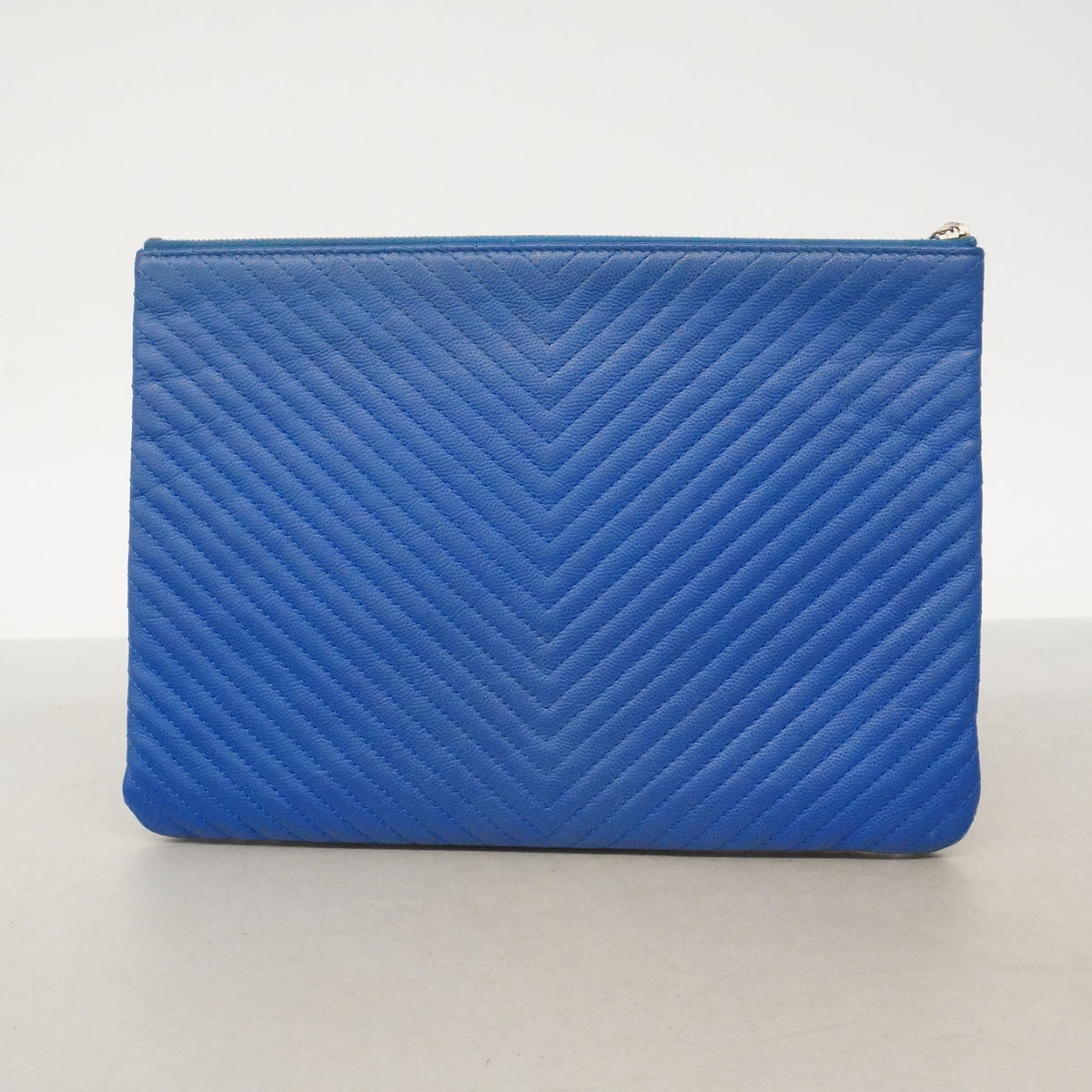 【6kd3643】シャネル クラッチバッグ Vステッチ キャビアスキン ブルー シルバー金具【中古】レディース