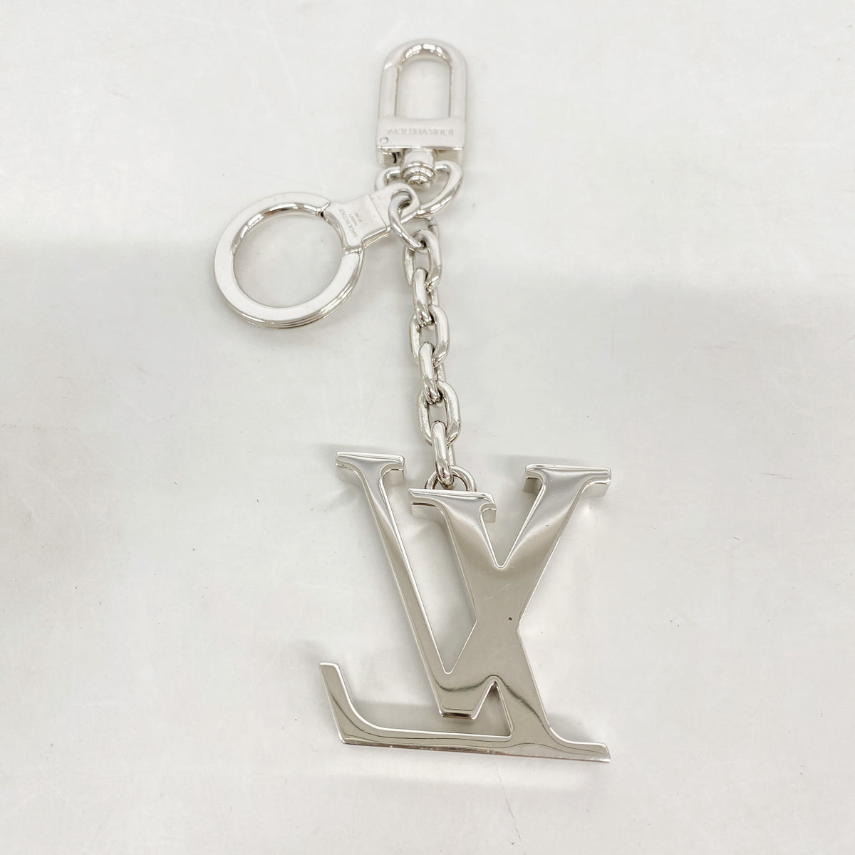 【6kd4859】ルイヴィトン キーホルダー・チャーム ポルトクレ イニシャルLV M65071 シルバー【中古】レディース