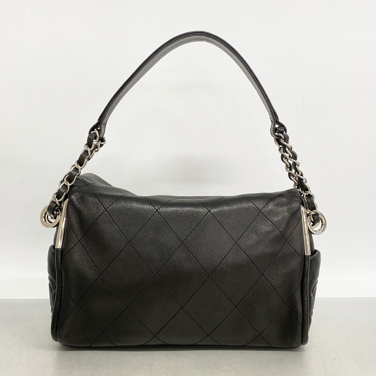 【6ke5945】シャネル ショルダーバッグ マトラッセ チェーンショルダー ラムスキン ブラック シルバー金具【中古】レディース