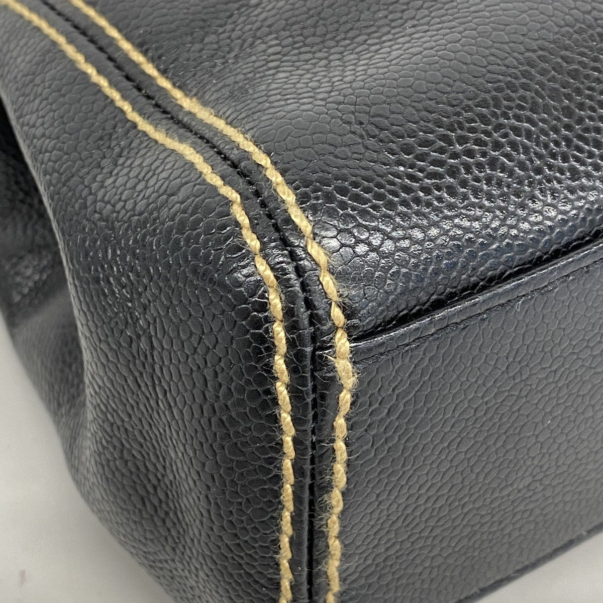 【5gd5384-h】シャネル ハンドバッグ キャビアスキン ブラック ゴールド金具【中古】レディース