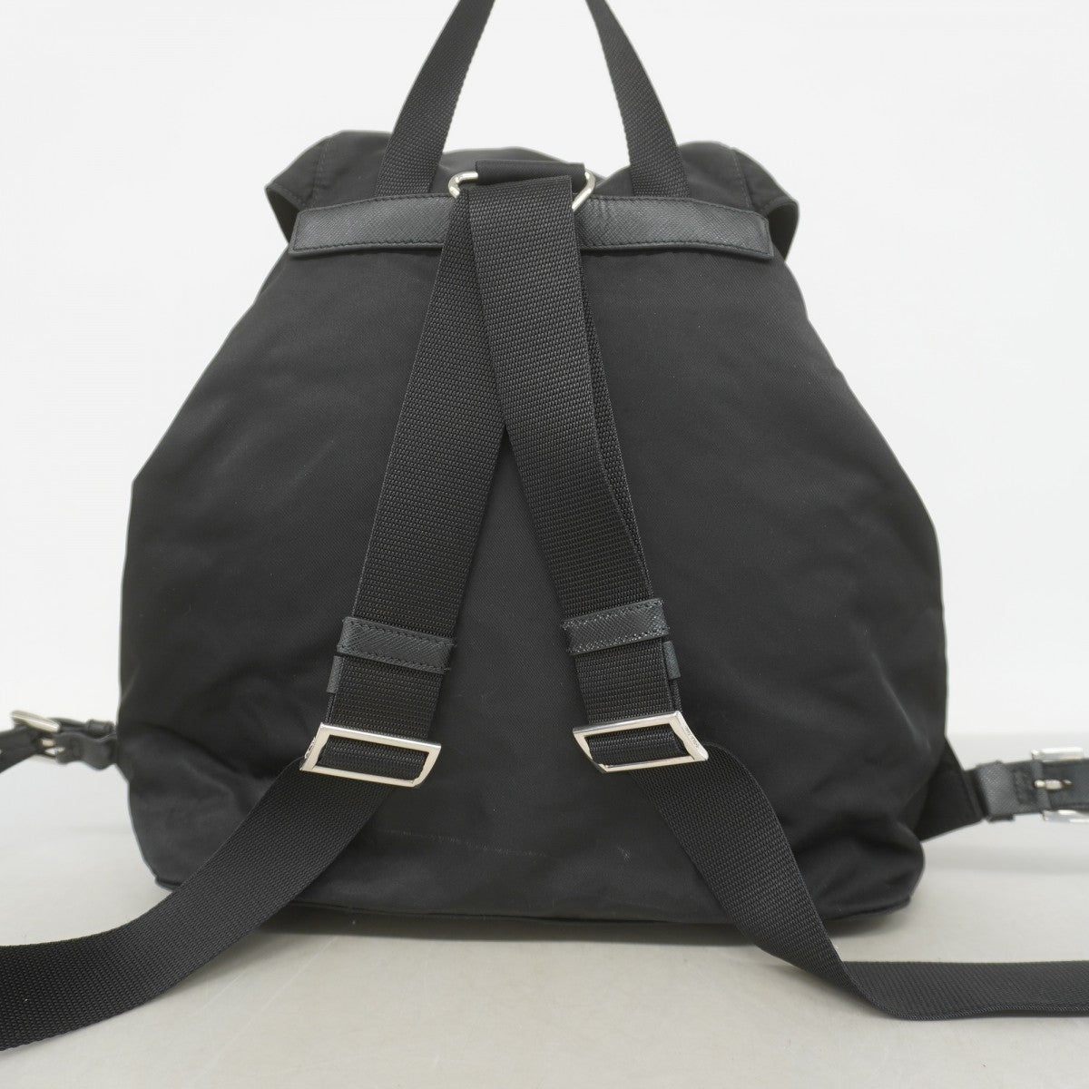 【5gd5432-h】プラダ リュック・デイパック ナイロン ブラック シルバー金具【中古】レディース