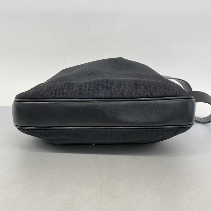 【5ge5645-h】グッチ ショルダーバッグ 001 3315 ナイロン ブラック シルバー金具【中古】レディース