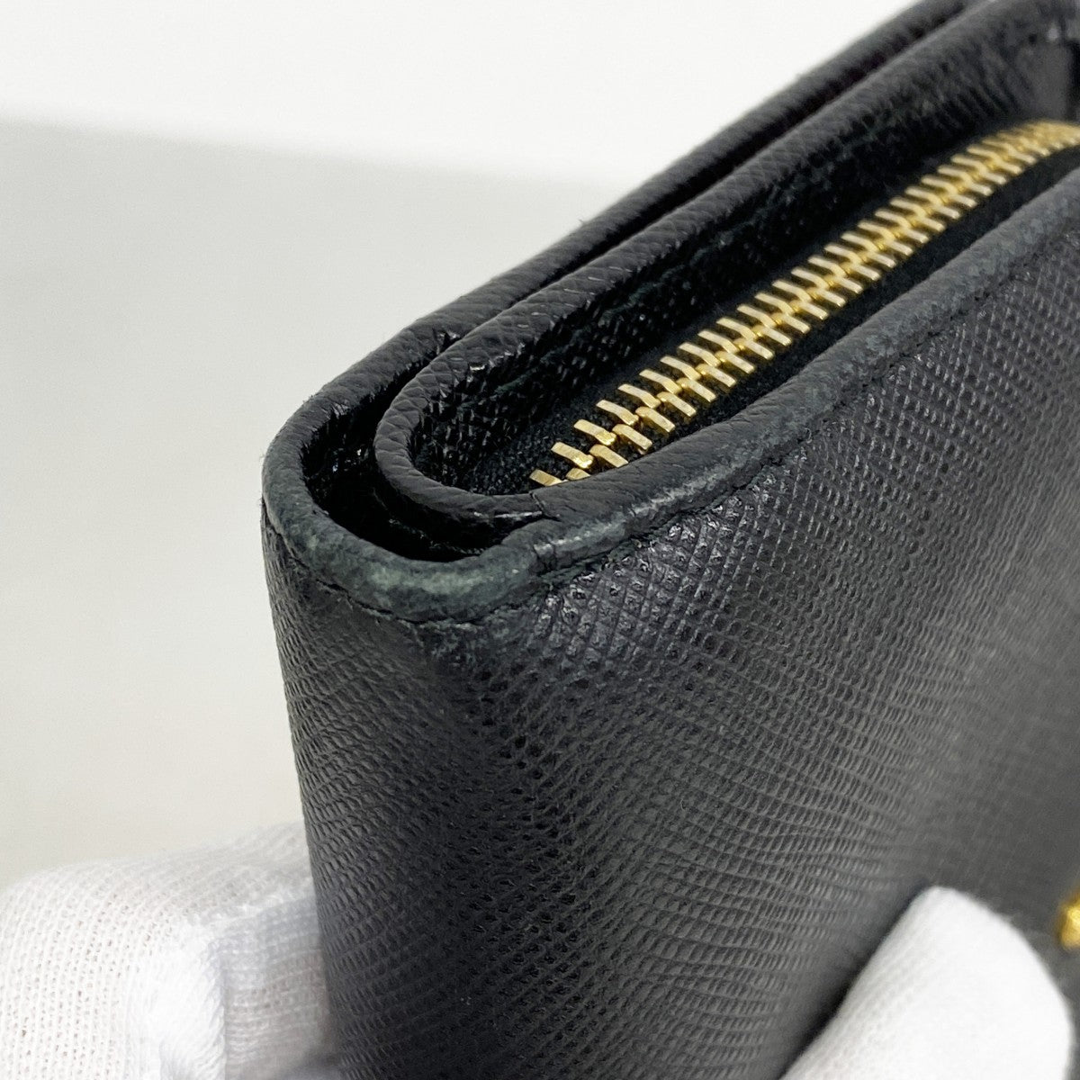★SALE【5ge6369-h】プラダ 財布 サフィアーノ レザー ブラック ゴールド金具【中古】レディース