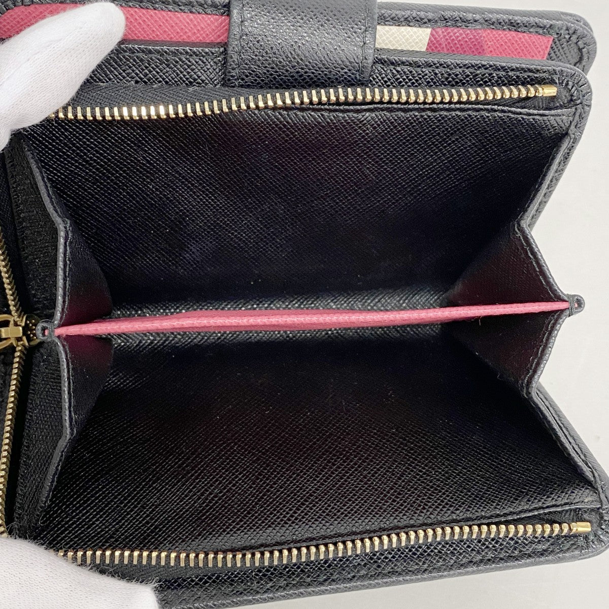 ★SALE【5ge6369-h】プラダ 財布 サフィアーノ レザー ブラック ゴールド金具【中古】レディース