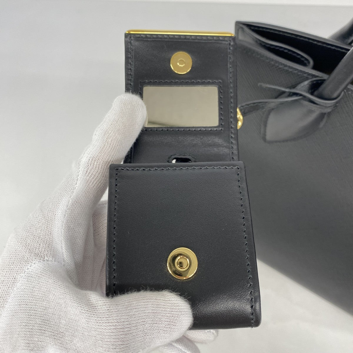 美品　レザー調ハンドバック　ブラック ノーブランドゴールド金具 セリーヌ CELINE ブラックレザー ハンドバッグ ゴールド金具