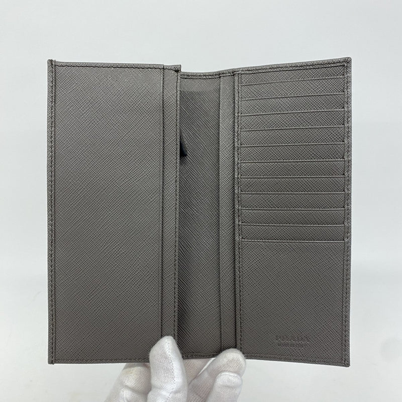 ★最終価格【5hc2189-h】プラダ 長財布 サフィアーノ レザー グレー シルバー金具【中古】メンズ