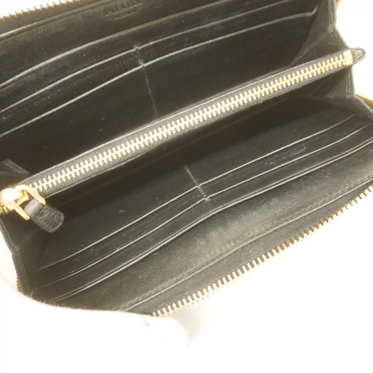 ★SALE【5hc2342-h】プラダ 長財布 サフィアーノ エナメル ブラック ゴールド金具【中古】レディース