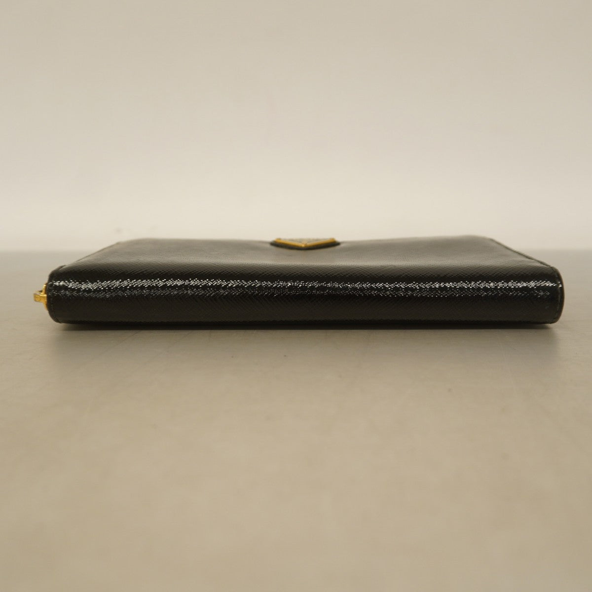 ★SALE【5hc2342-h】プラダ 長財布 サフィアーノ エナメル ブラック ゴールド金具【中古】レディース