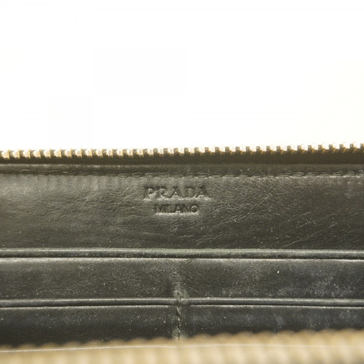 ★SALE【5hc2342-h】プラダ 長財布 サフィアーノ エナメル ブラック ゴールド金具【中古】レディース