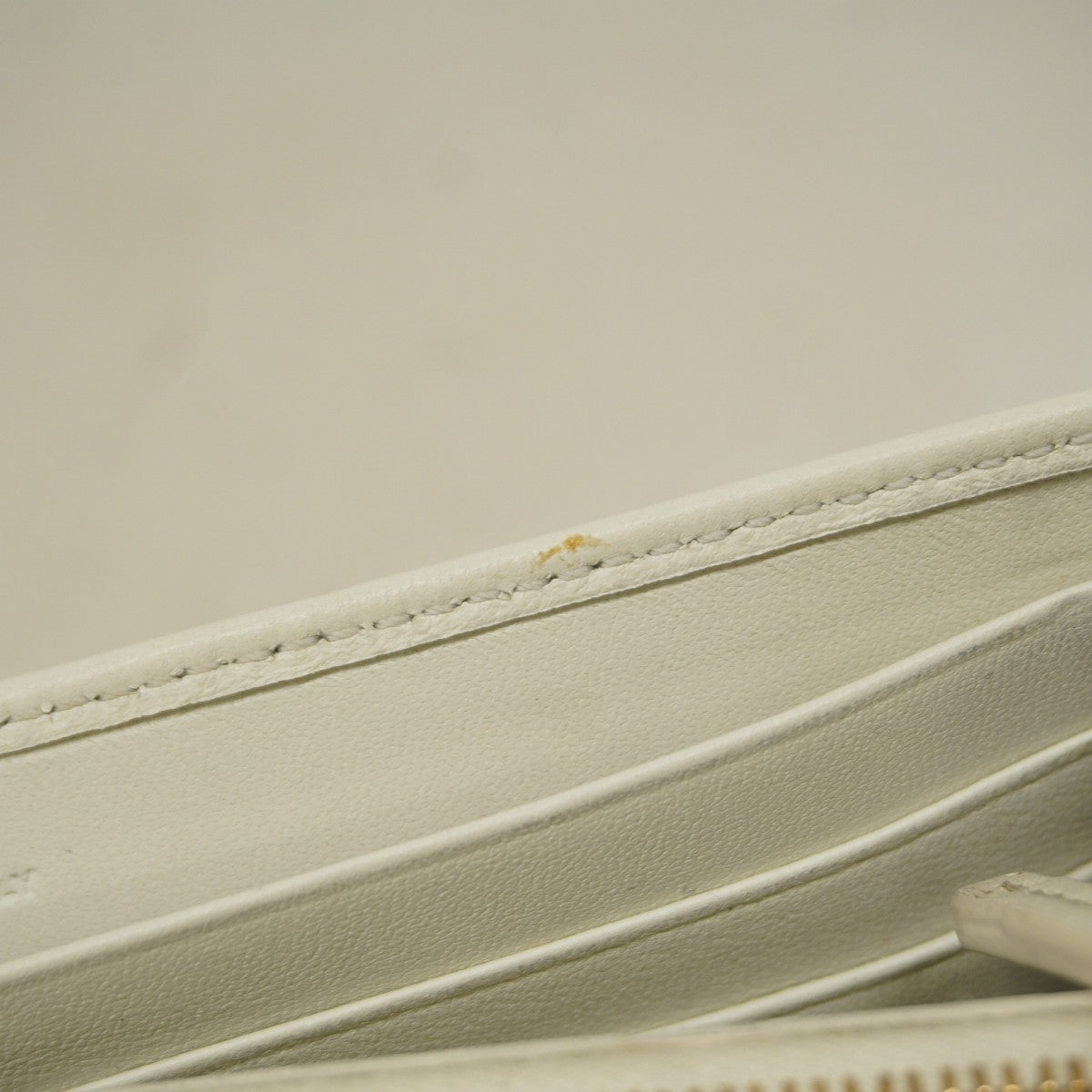 【5he4629-h】フェンディ 長財布 ズッカ コンチネンタル レザー ホワイト ゴールド金具【中古】レディース