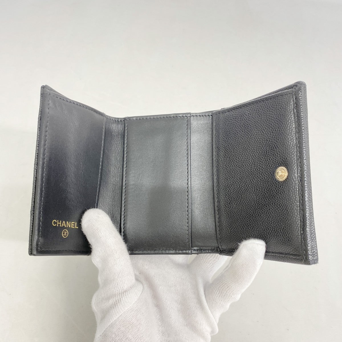 【5he4656-h】シャネル 三つ折り財布 マトラッセ キャビアスキン ブラック シャンパンゴールド金具【中古】レディース