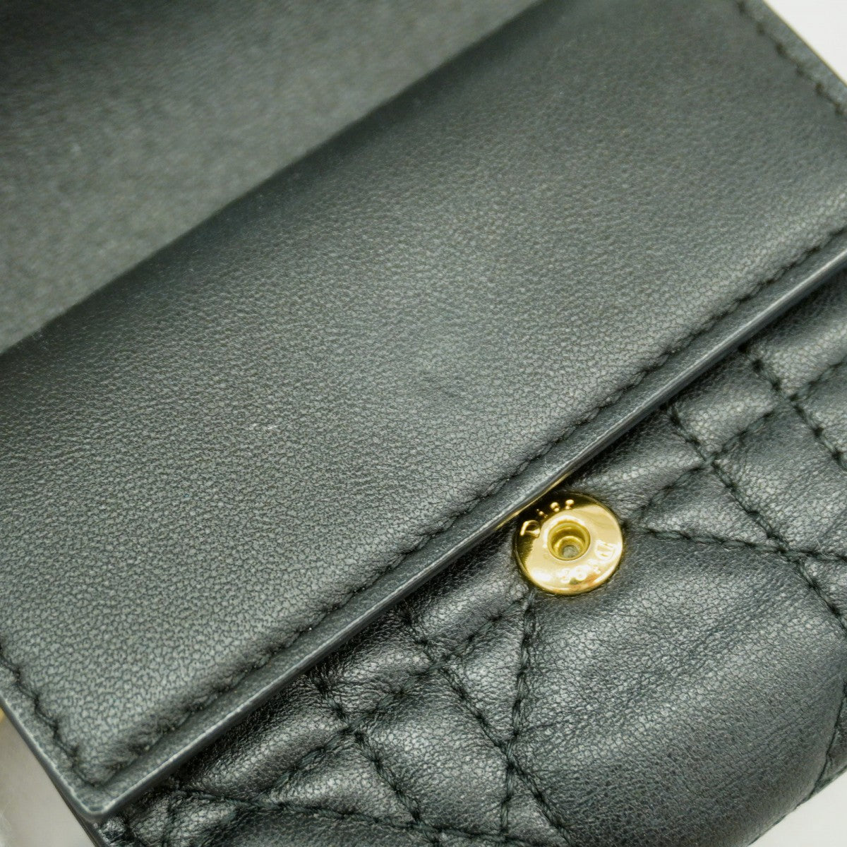 【5he4675-h】クリスチャンディオール 三つ折り財布 カナージュ レザー ブラック シャンパンゴールド金具【中古】レディース