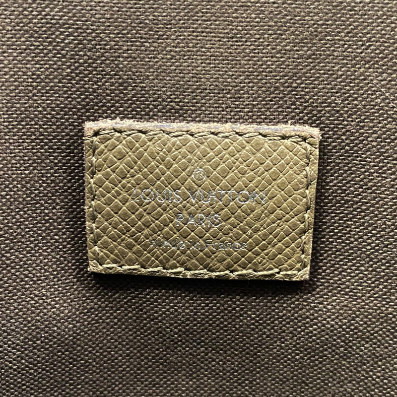 【5he4970-h】ルイヴィトン ショルダーバッグ タイガ サシャ M32804 ウラル【中古】メンズ