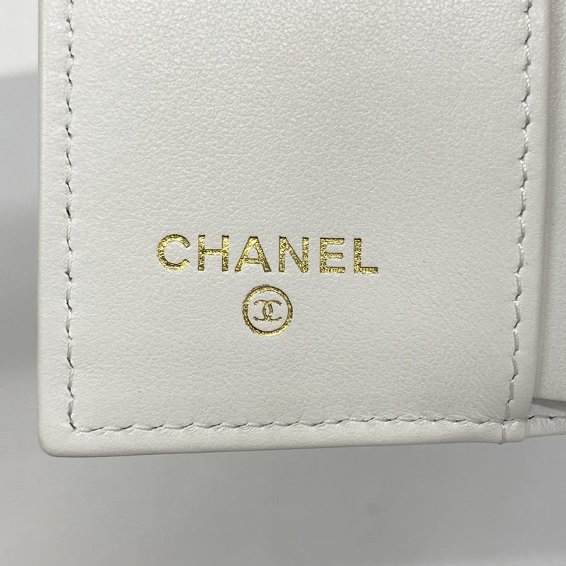 【5he5207-h】シャネル 三つ折り財布 マトラッセ キャビアスキン ホワイト ゴールド金具【中古】レディース
