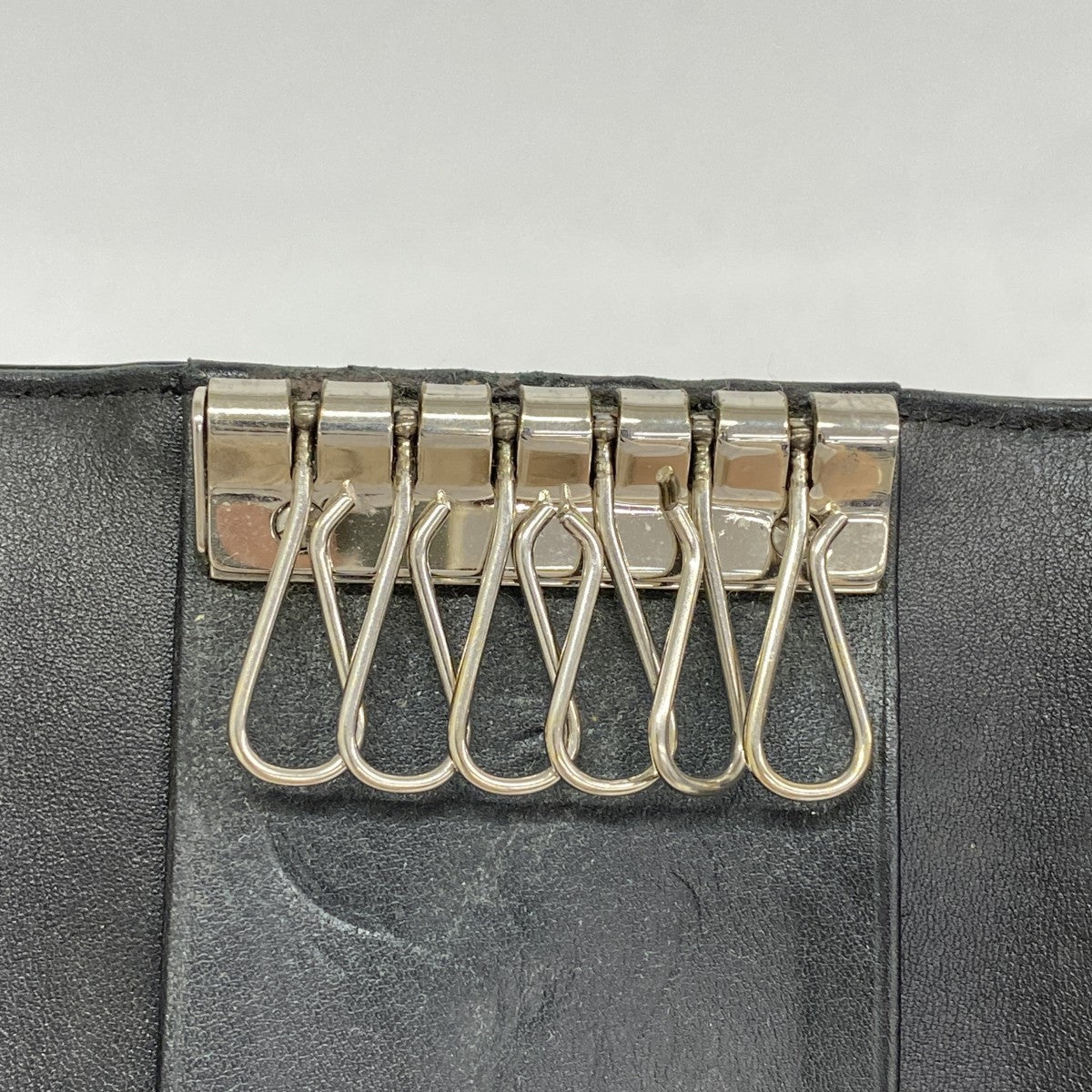 ★SALE【5he5490-h】シャネル キーケース カメリア パテントレザー ブラック シルバー金具【中古】レディース