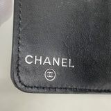 ★SALE【5he5490-h】シャネル キーケース カメリア パテントレザー ブラック シルバー金具【中古】レディース