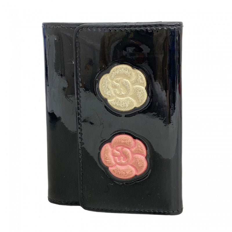 ★SALE【5he5490-h】シャネル キーケース カメリア パテントレザー ブラック シルバー金具【中古】レディース