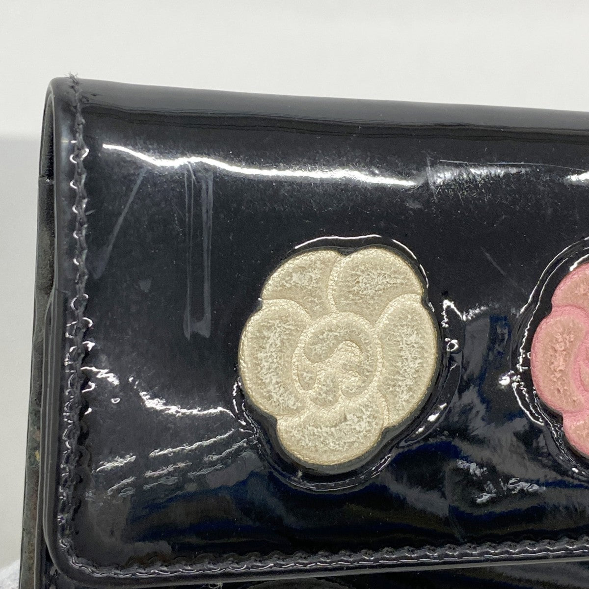 ★SALE【5he5490-h】シャネル キーケース カメリア パテントレザー ブラック シルバー金具【中古】レディース