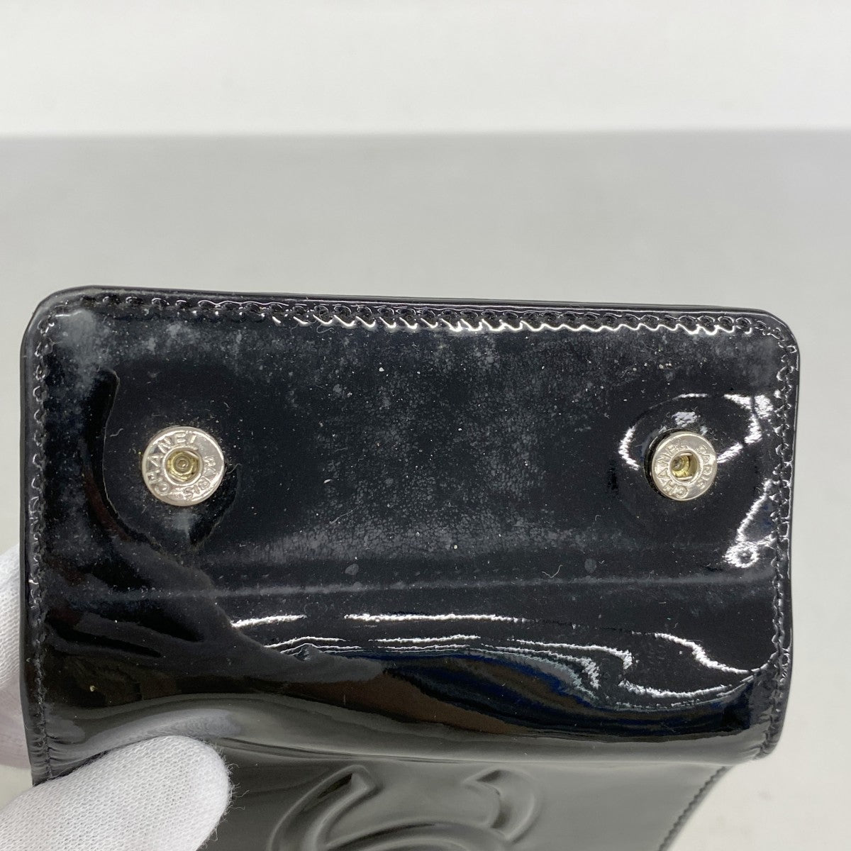★SALE【5he5490-h】シャネル キーケース カメリア パテントレザー ブラック シルバー金具【中古】レディース