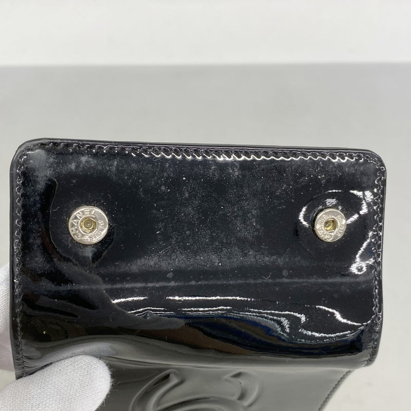 ★SALE【5he5490-h】シャネル キーケース カメリア パテントレザー ブラック シルバー金具【中古】レディース